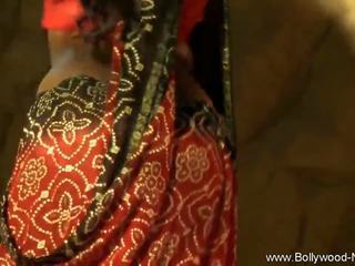Indieši eksotiskas dejošas ritual pakļauti uz bollywood nudes