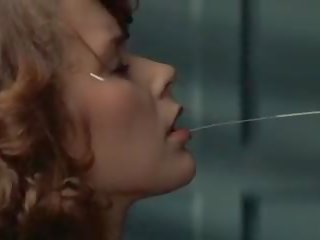 Emmanuelle 1975: volný bruneta špinavý video mov ae